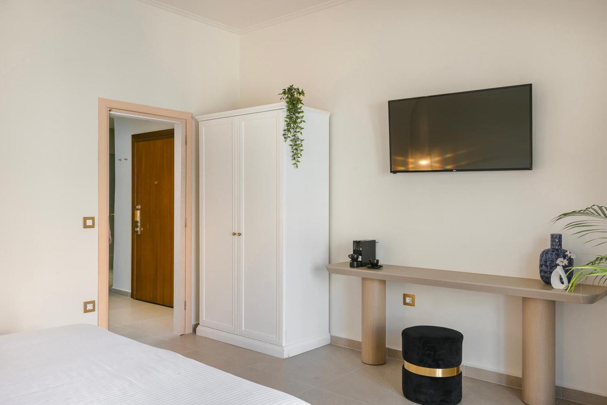 Alley Boutique And Hotel